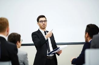 Tips Mengatasi Demam Panggung Saat Pidato